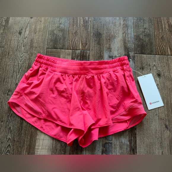 Lululemon NWT Hotty Hot Low-Rise Lined Short 2.5" Glaze Pink Size 12 - Picture 2 of 5